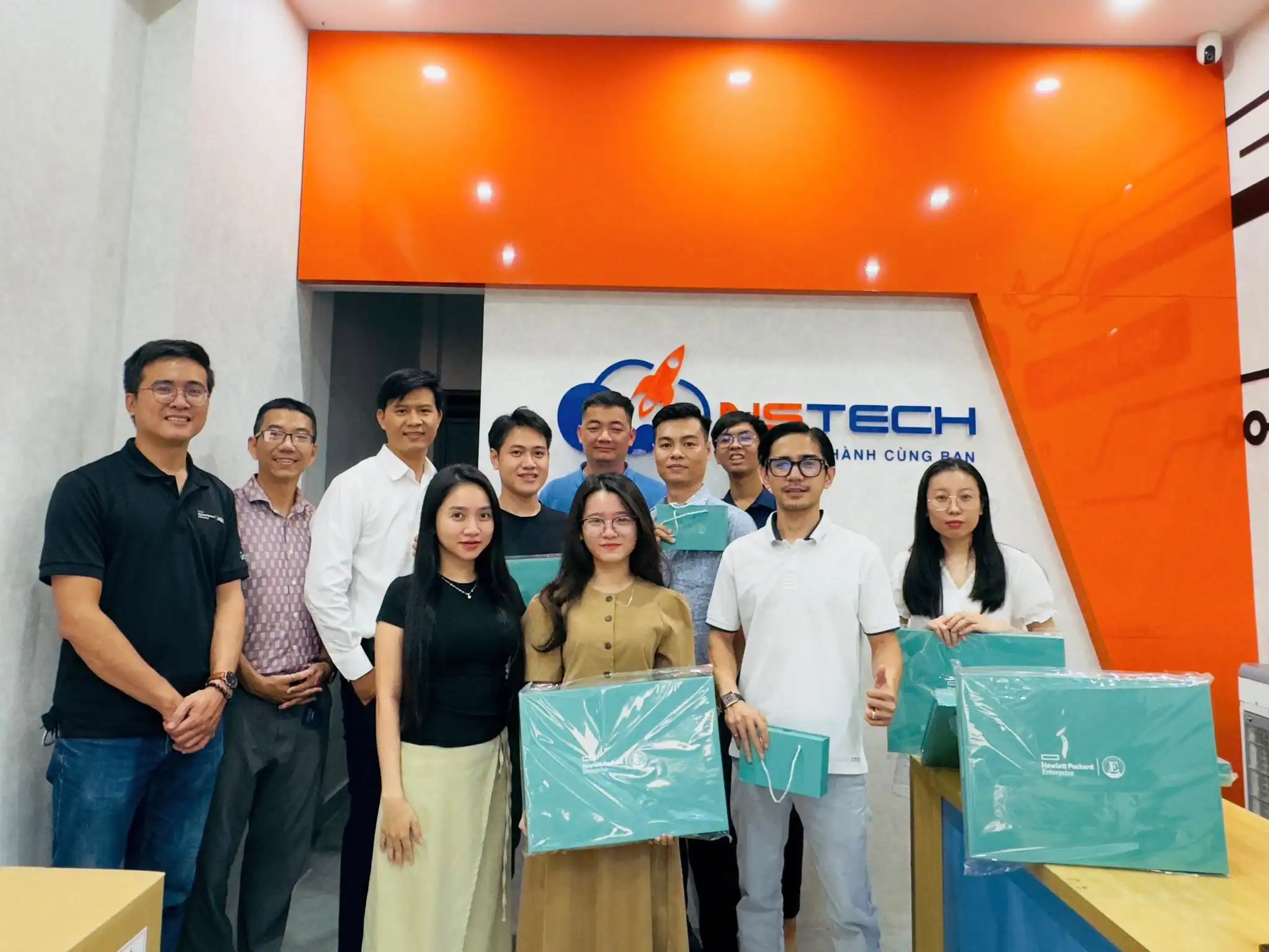 NSTECH Việt Nam nhà phân phối máy chủ chính hãng